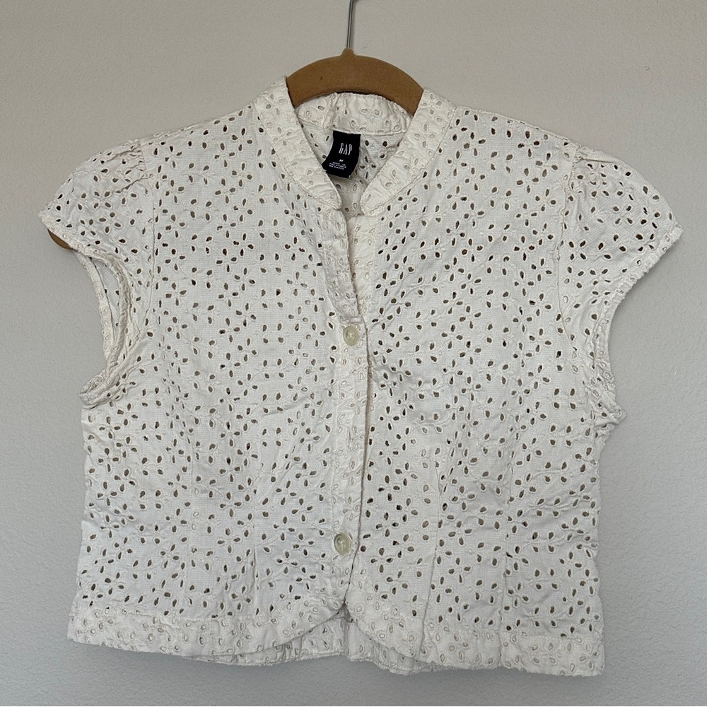 Preowned GAP Eyelet Button-Up Bolero Top SZ M